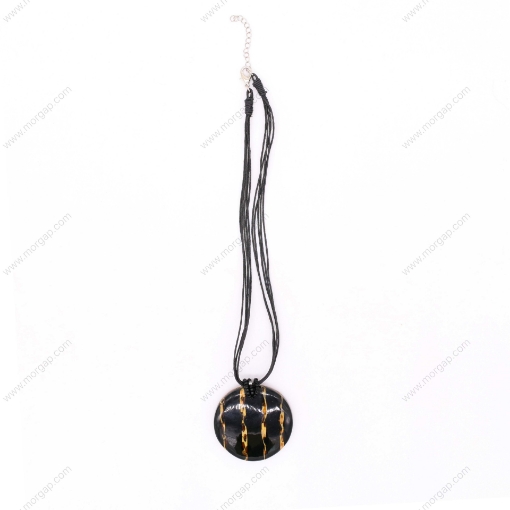 صورة قلادة مصنوعة يدوياً