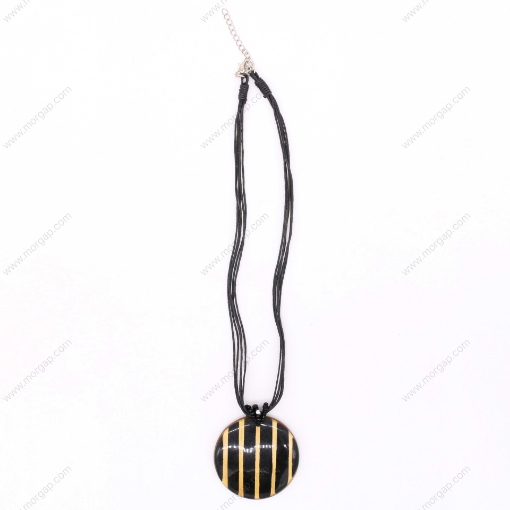 صورة قلادة مصنوعة يدوياً