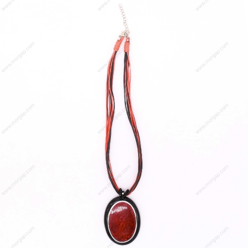 صورة قلادة مصنوعة يدوياً