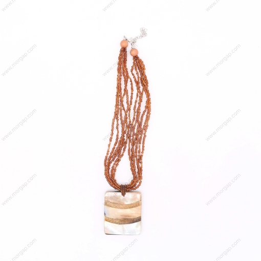 صورة قلادة مصنوعة يدوياً