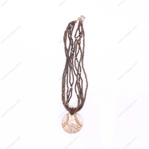 صورة قلادة مصنوعة يدوياً