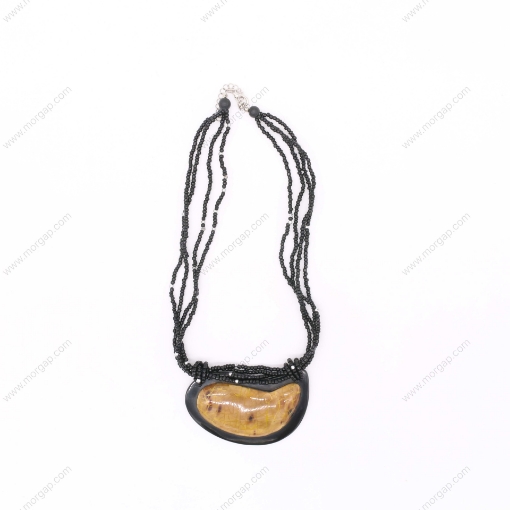 صورة قلادة مصنوعة يدوياً