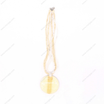 صورة قلادة مصنوعة يدوياً