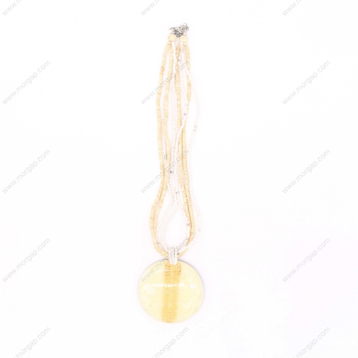 صورة قلادة مصنوعة يدوياً