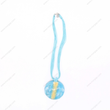 صورة قلادة مصنوعة يدوياً