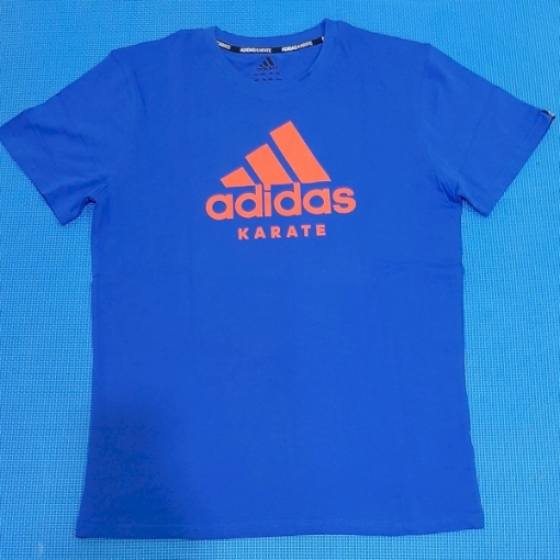 صورة  تي شيرت adidas لون أزرق كاراتيه / برتقالي