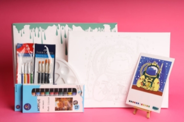 صورة مجموعة تلوين ورسمة الفضاء على لوحة كانفاس