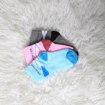 صورة دلاغات للاطفال ٣ أزواج