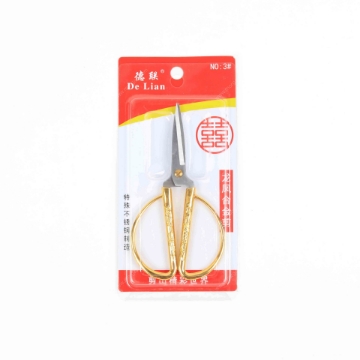 صورة مقص دي لينا الذهبي 