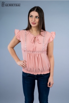 صورة بلوزة مطرزة باللولو