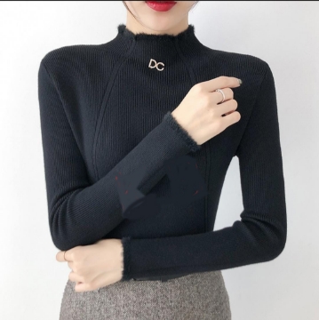 صورة سترة سويتر بأكمام طويلة