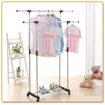 صورة حامل ومنظم ملابس كبير مزدوج قابل للتعديل مع عجلات